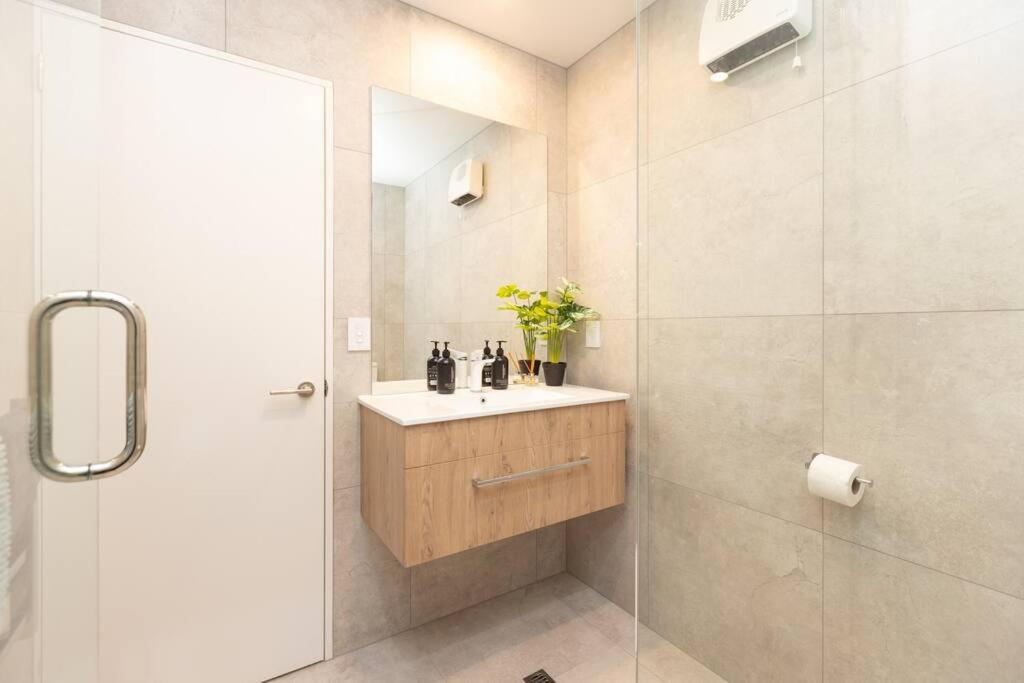 Inner City Luxury With Free Parking Christchurch Exteriör bild